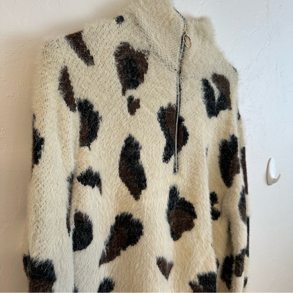 Leopard Print Fuzzy Sweater - Picture 2 of 4